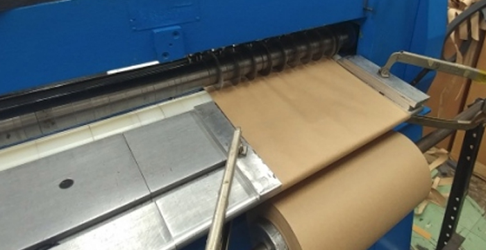 Multiple blade slitting of sponge Multiple blade slitting of sponge